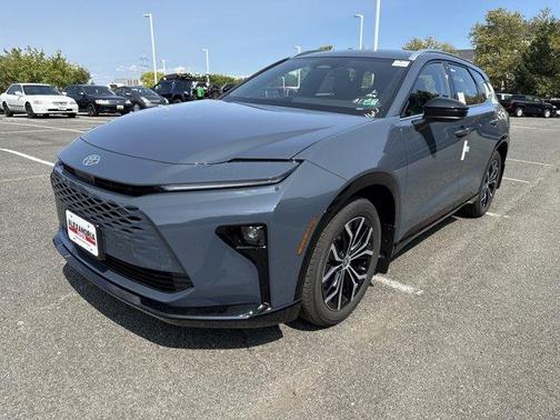 2025 Toyota Crown Signia XLE