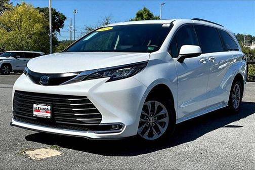 2023 Toyota Sienna XLE