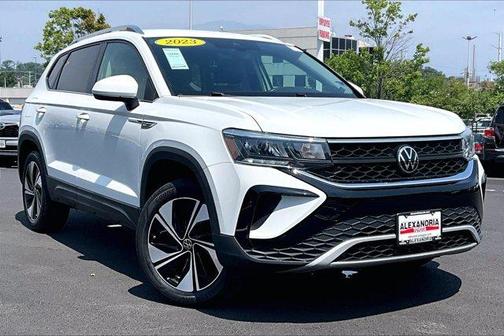 Pure White 2023 Volkswagen Taos 1.5T SE