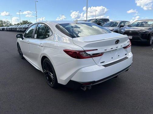 Ice 2026 Toyota Camry SE