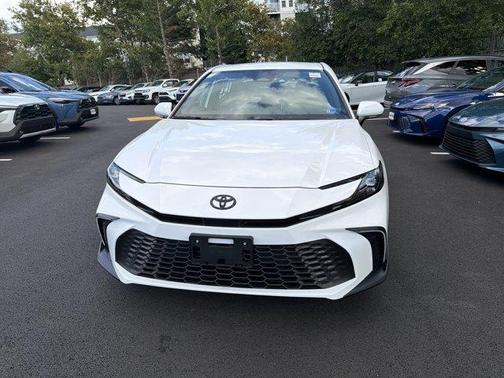 Ice 2026 Toyota Camry SE