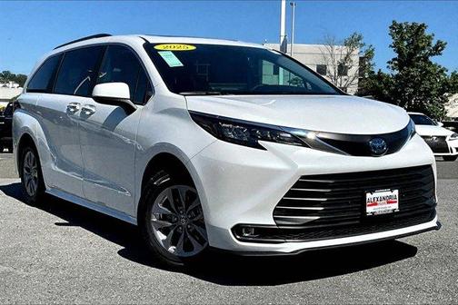 2025 Toyota Sienna XLE