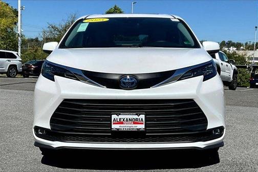 2025 Toyota Sienna XLE