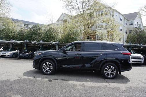 2022 Toyota Highlander Hybrid XLE