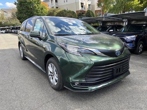 2025 Toyota Sienna XLE