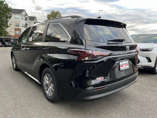 2025 Toyota Sienna XLE