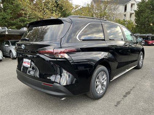 2025 Toyota Sienna XLE