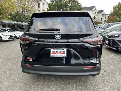 2025 Toyota Sienna XLE