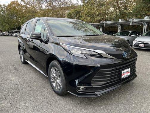2025 Toyota Sienna XLE