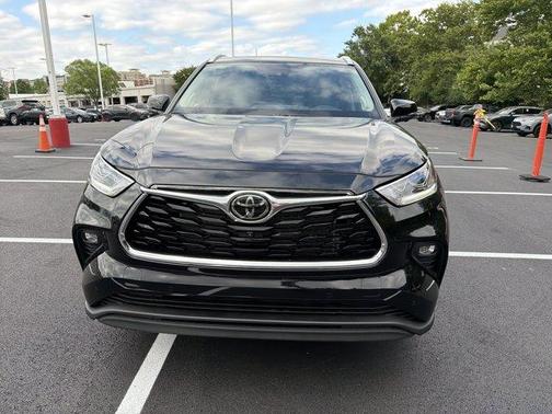 Midnight Black Metallic 2026 Toyota Highlander Limited