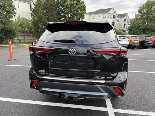 Midnight Black Metallic 2026 Toyota Highlander Limited
