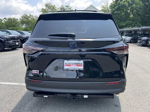 2025 Toyota Sienna Woodland Edition