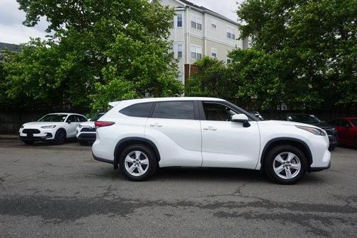 2023 Toyota Highlander LE