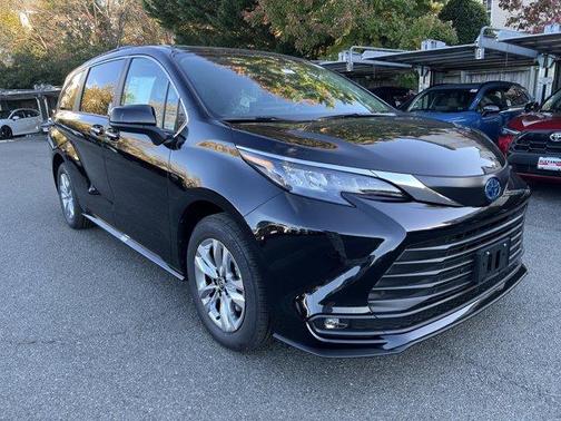 2025 Toyota Sienna XLE