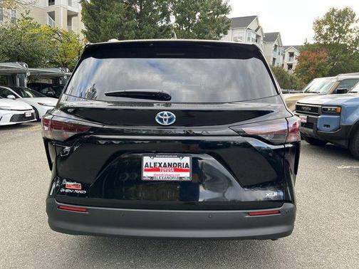 2025 Toyota Sienna XLE