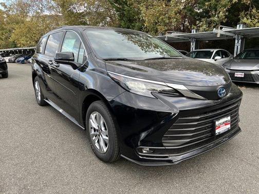 2025 Toyota Sienna XLE