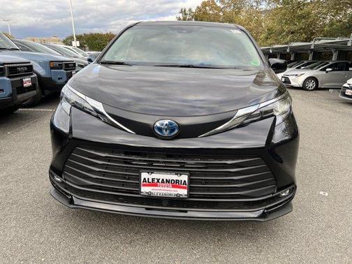 2025 Toyota Sienna XLE