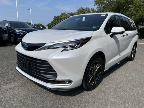 2025 Toyota Sienna Platinum 7 Passenger