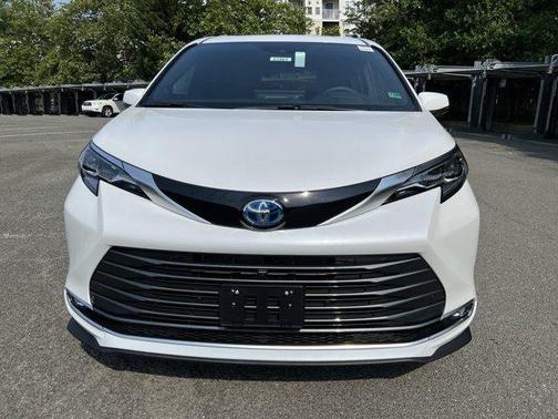 2025 Toyota Sienna Platinum 7 Passenger