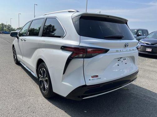 2025 Toyota Sienna Platinum 7 Passenger