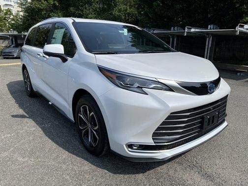 2025 Toyota Sienna Platinum 7 Passenger