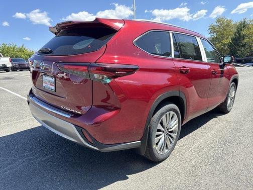 2025 Toyota Highlander Platinum