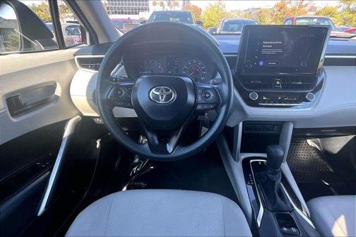 0D10 2025 Toyota Corolla Cross L