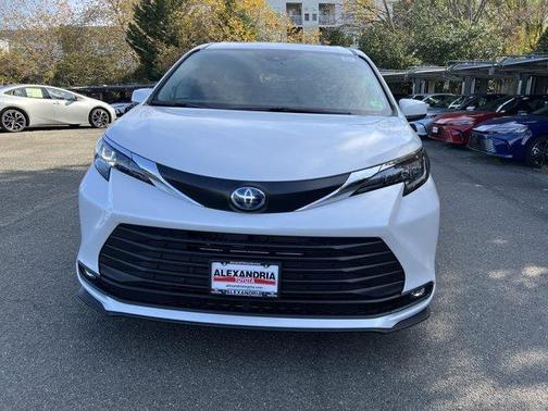 2025 Toyota Sienna XLE