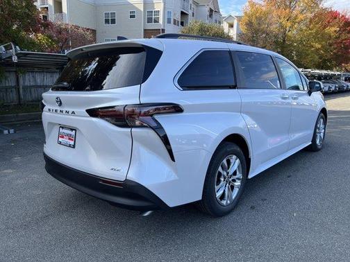 2025 Toyota Sienna XLE