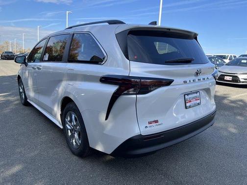 2025 Toyota Sienna XLE