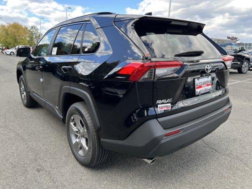 2025 Toyota RAV4 Hybrid LE