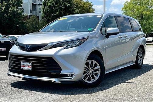 2022 Toyota Sienna XLE