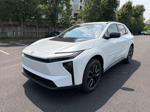Wind Chill Pearl 2026 Toyota bZ XLE PLUS