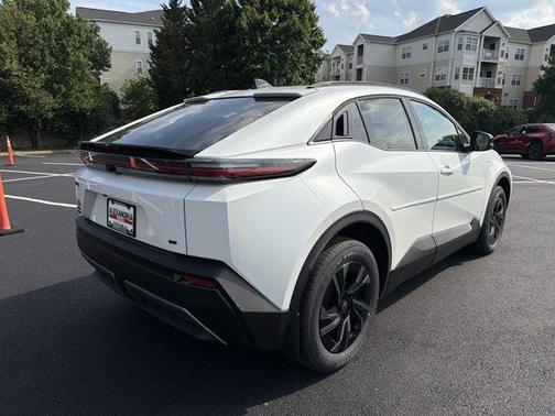 Wind Chill Pearl 2026 Toyota C-HR SE