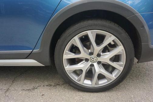 Silk Blue Metallic 2019 Volkswagen Golf Alltrack TSI SE