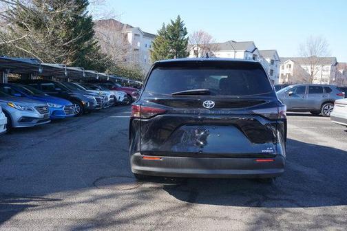 2024 Toyota Sienna LE