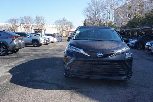 2024 Toyota Sienna LE