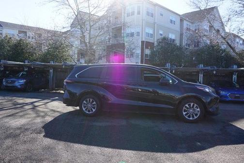 2024 Toyota Sienna LE