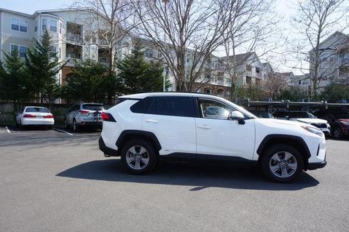 2022 Toyota RAV4 Hybrid XLE
