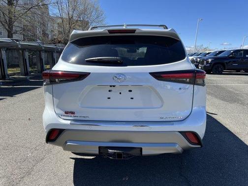 Wind Chill Pearl 2026 Toyota Highlander Hybrid Platinum