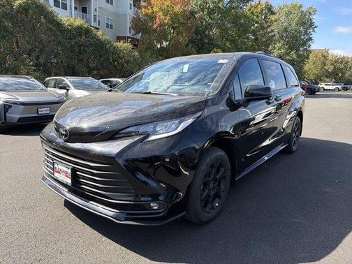 Midnight Black Metallic 2026 Toyota Sienna Woodland Edition