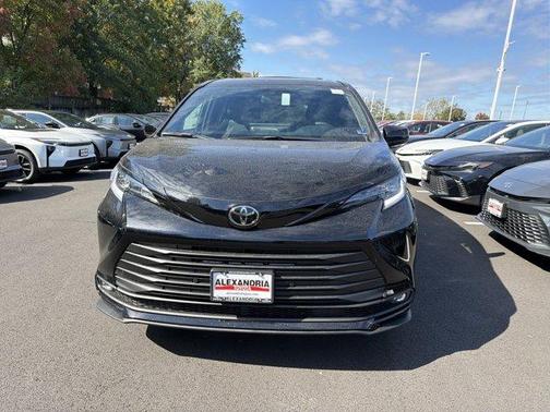 Midnight Black Metallic 2026 Toyota Sienna Woodland Edition