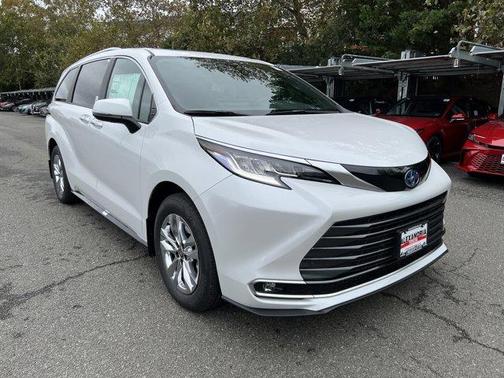2025 Toyota Sienna Limited