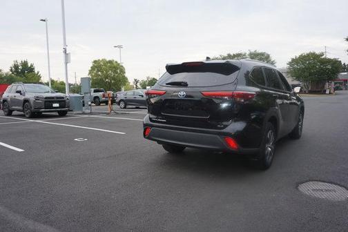 2023 Toyota Highlander Hybrid XLE