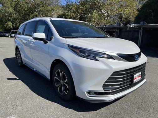2025 Toyota Sienna Platinum 7 Passenger