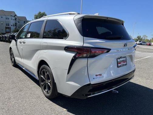 2025 Toyota Sienna Platinum 7 Passenger