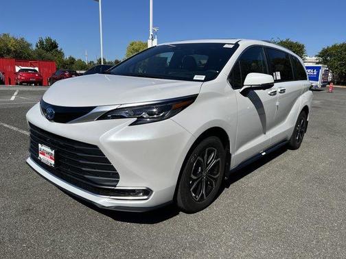 2025 Toyota Sienna Platinum 7 Passenger