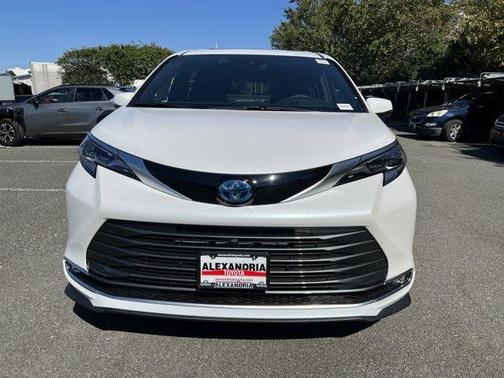 2025 Toyota Sienna Platinum 7 Passenger