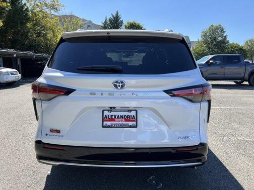 2025 Toyota Sienna Platinum 7 Passenger
