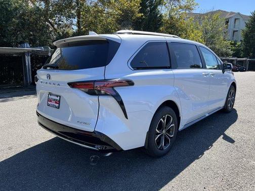 2025 Toyota Sienna Platinum 7 Passenger